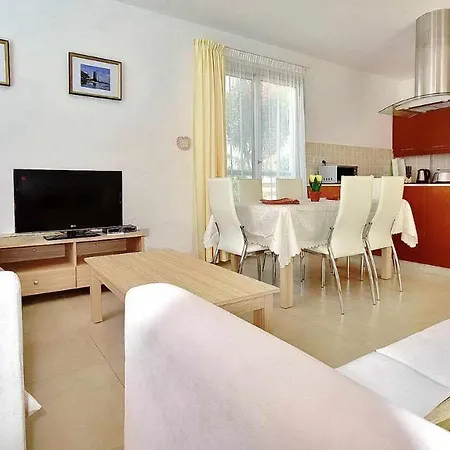 Ana Villa Coral Bay