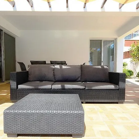 Ana Villa Coral Bay