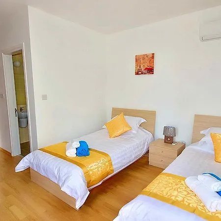 Ana Villa Coral Bay