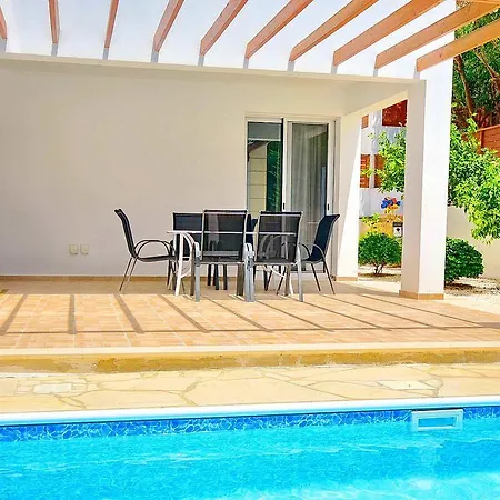 Ana Villa