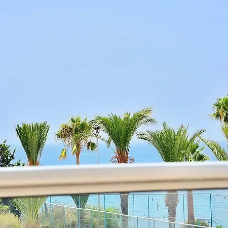 Ana Villa Coral Bay