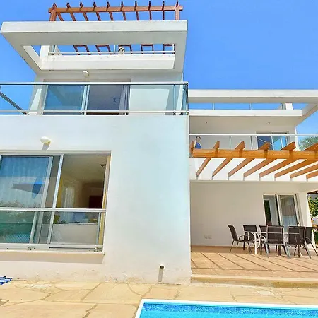 Ana Villa Coral Bay