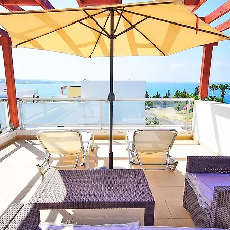 Ana Villa Coral Bay