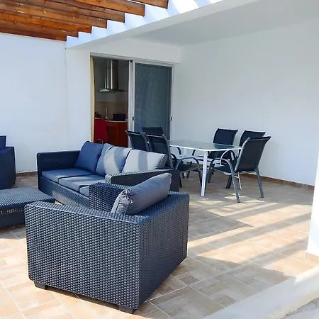Ana Villa Coral Bay